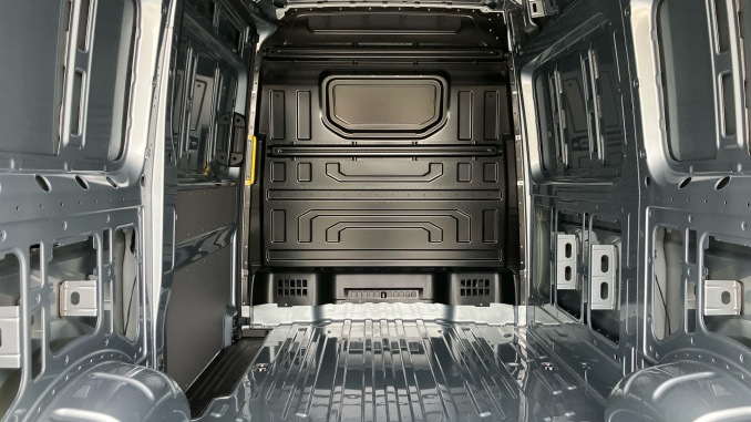 Volkswagen Crafter Cr35 Mwb Diesel Fwd 2.0 TDI 140PS Commerce Business High Roof Van - Image 20
